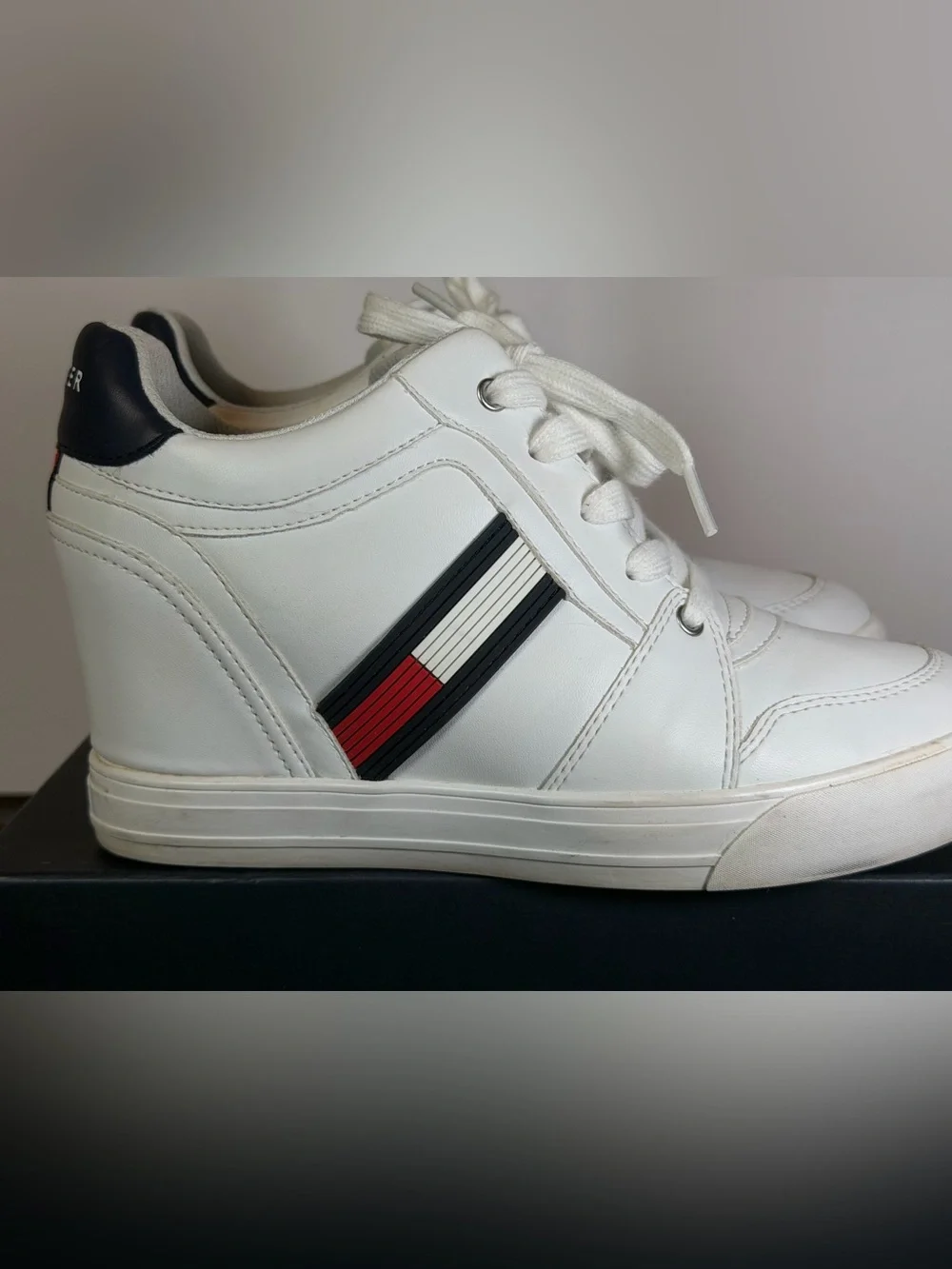 Tommy Hilfiger Delsia Hidden Wedge Sneakers – White Multi | Women’s US 9M w/box